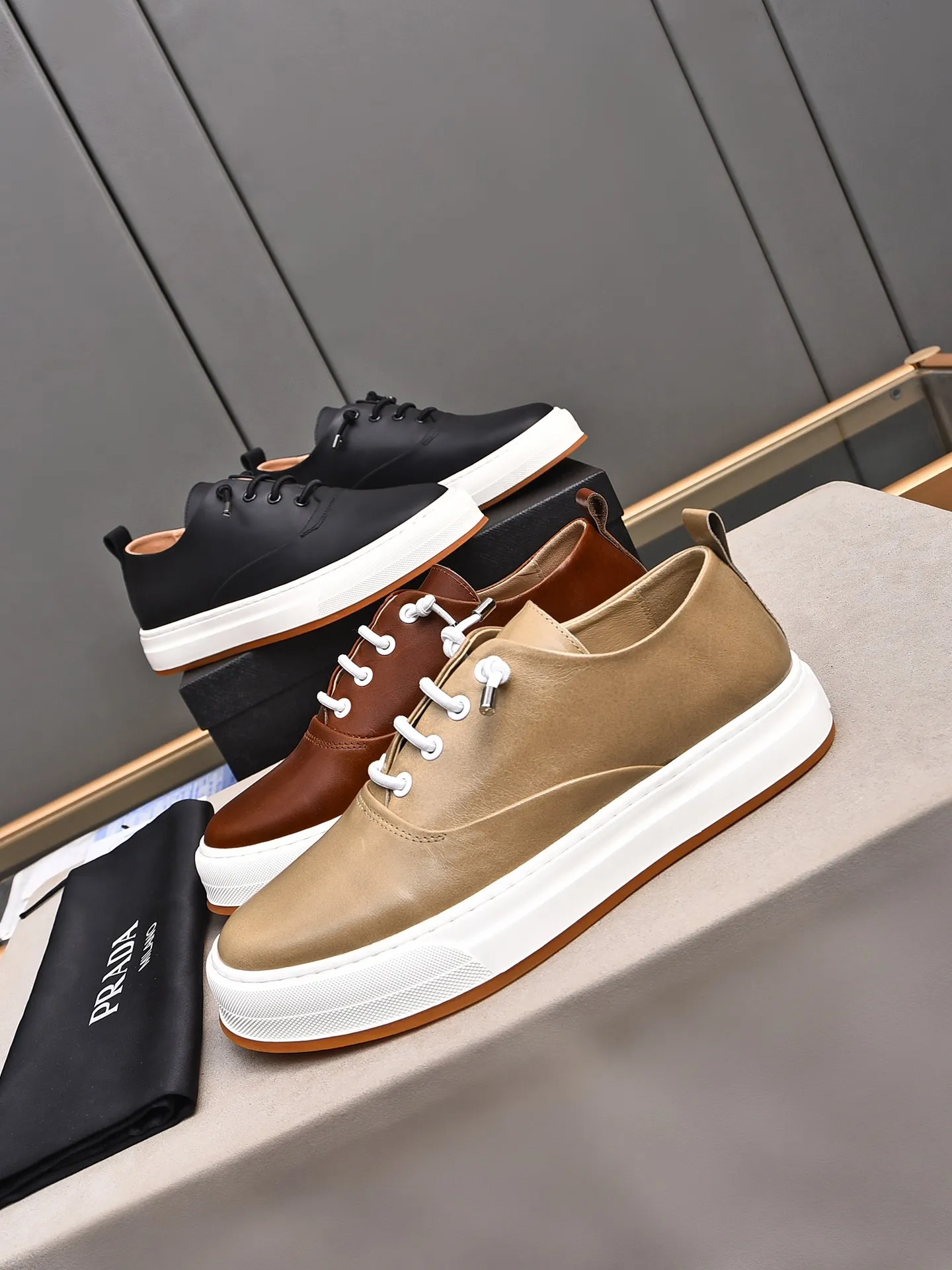 Men's Men's Shoes 💰440 [Top-grade butter leather] 🆕🔥New update🔥👟PRADA (Prada) new products are released, imported soft butter leather, fashionable to allow air to penetrate the entire shoe, Niu B's shoes [strong] bring an extremely comfortable and breathable feeling! Beautiful inside and out! Exquisite workmanship, 😌Code number: 38~44 (45 customized) Three colors to choose from.